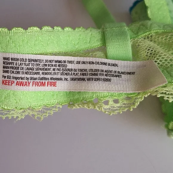 Free People Intimately Lace Underwire Bra New 34B - Picture 8 of 10